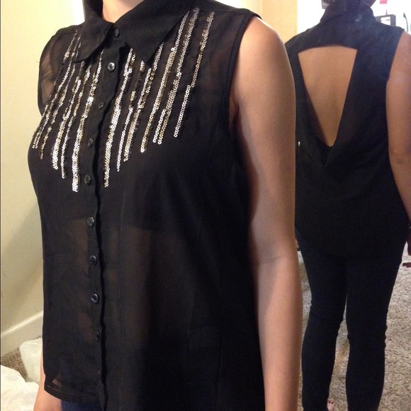 ❌SOLD❌ Sequined hi-Lo top - Picture 1 of 4