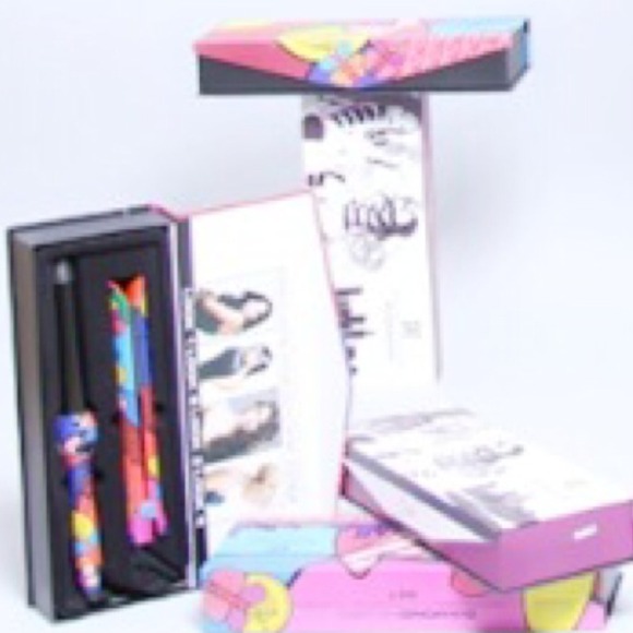 Gift set. Wanda n flat iron