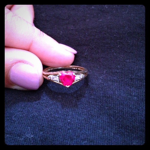 10 kt gold heart ring