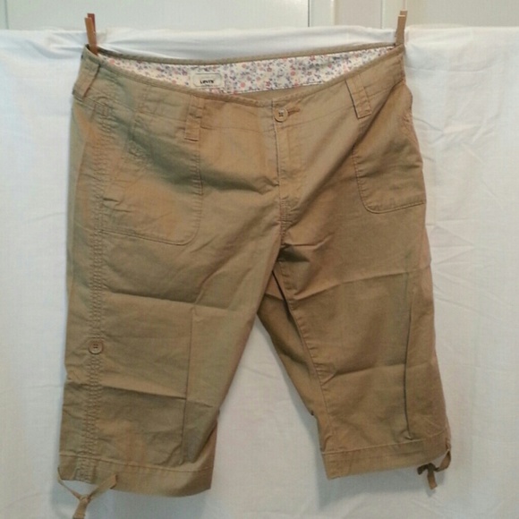 Cargo shorts tan