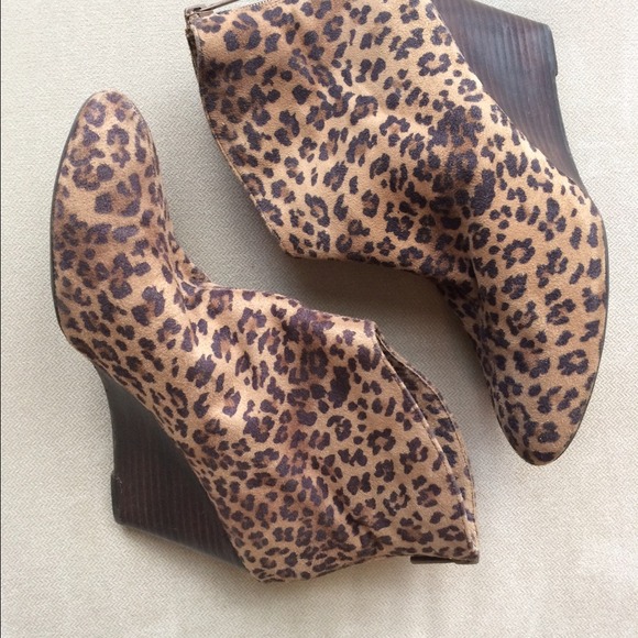 Leopard print sued wedges