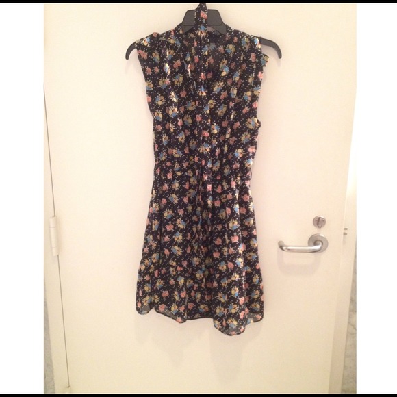 Forever 21 Dresses & Skirts - Forever 21 black floral dress w/ belt
