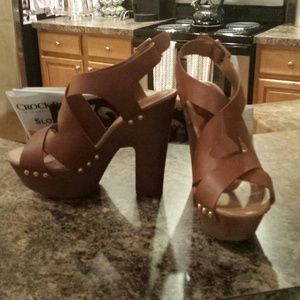 Camel chunky heel strappy platform sandal