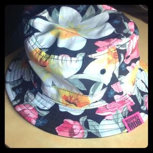 MARRIED TO THE MOB FLORAL BUCKET HAT