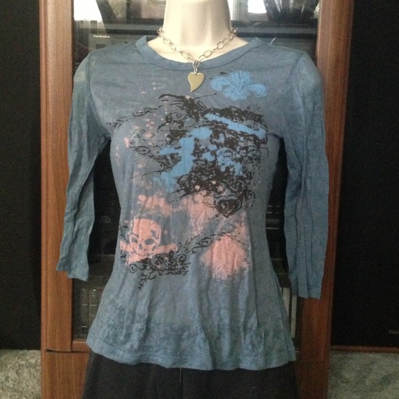โSOLDโ Sheer Skull Graphic Top - Picture 1 of 2