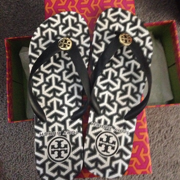 Tory burch flip flops size 6! Only worn once