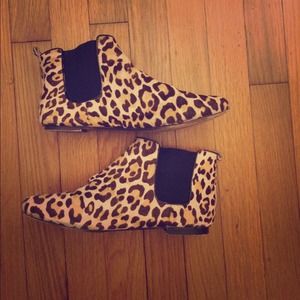 topshop cheetah print chelsea booties, size 38/8