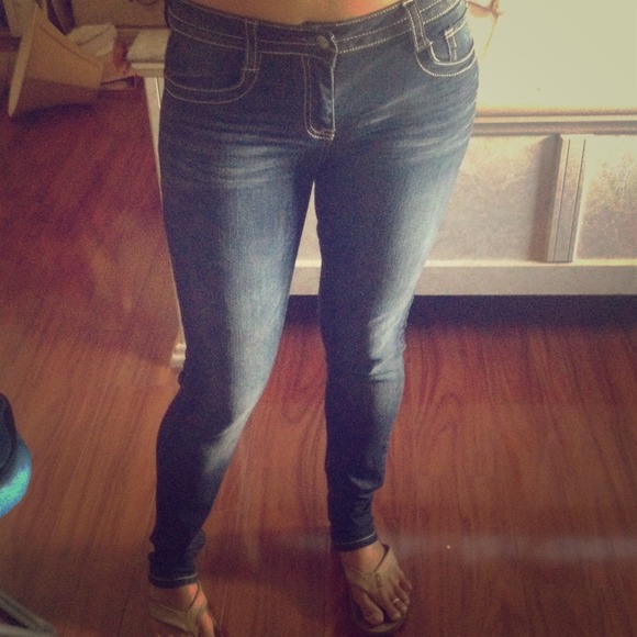 FOREVER 21 STUDDED CROSS JEANS