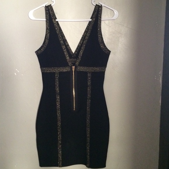 Guess dress 👗 - Picture 4 of 4