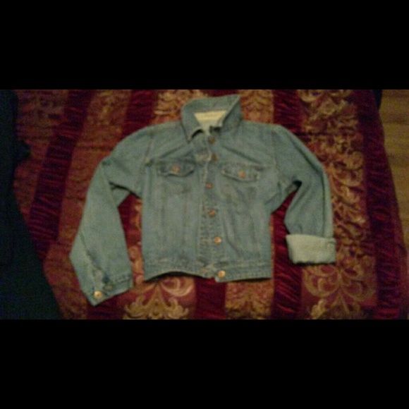 💝CLEARANCE💝CLASSIC GAP Denim Jacket - Picture 2 of 2