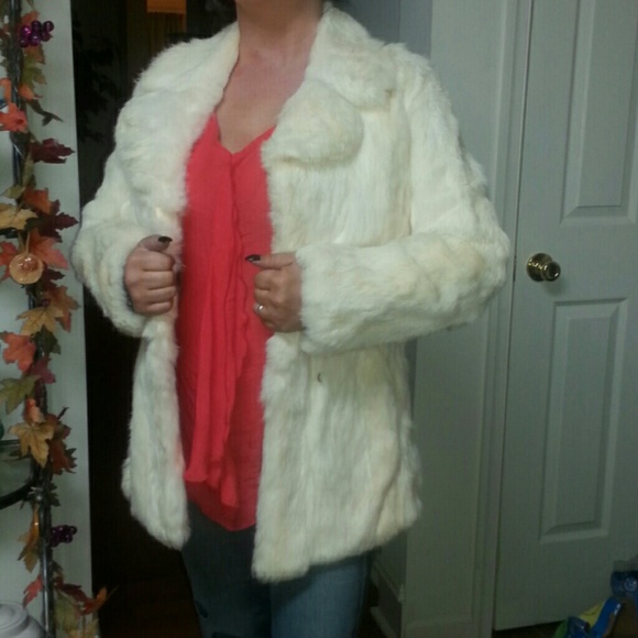 Beautiful coat! - Picture 2 of 4