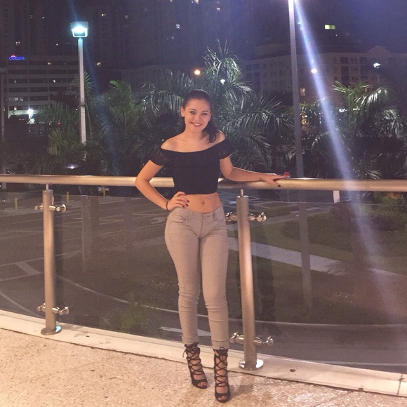 🌻 MEET YOUR SELLER 🌻 - Picture 5 of 5