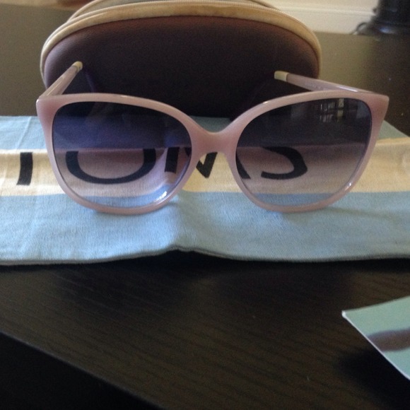Toms adorable pink sunglasses