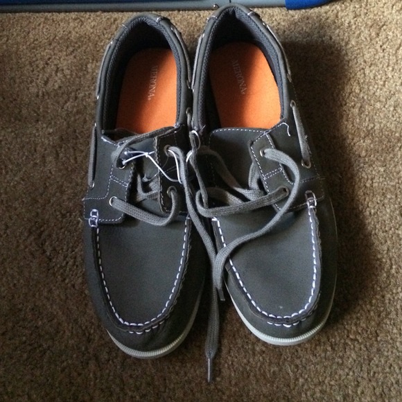 Men's 9 1/2 boat shoes