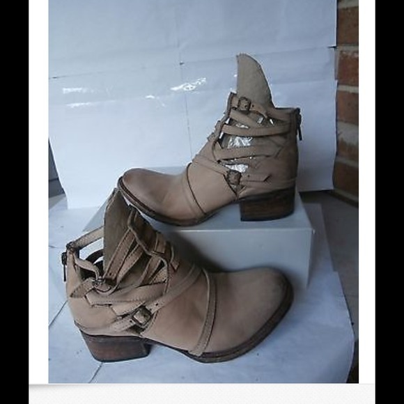 Freebird by Steve Madden, size 6