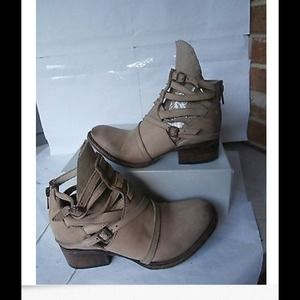 Freebird by Steve Madden, size 6