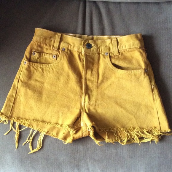 Levi's High Waisted Denim Shorts Size- W 28, L 32