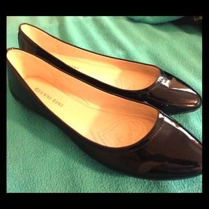 Gianni Bini black flats - new in box