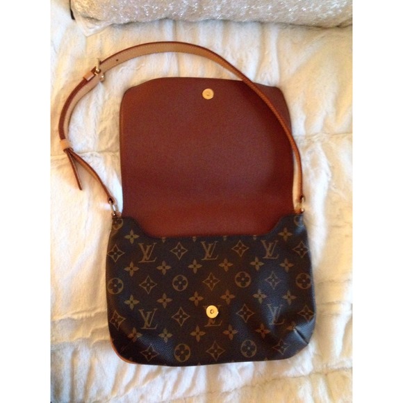 🌺SOLD🌺Louis Vuitton Musette Tango - Picture 4 of 4