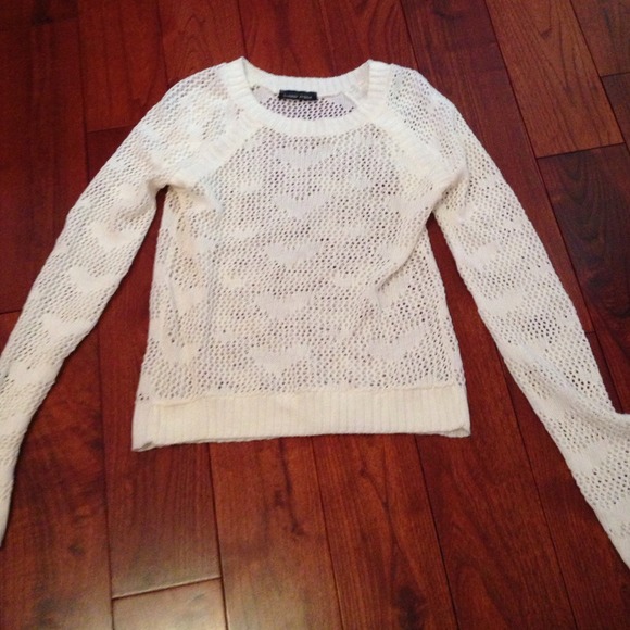 Crocheted heart sweater - Picture 1 of 1