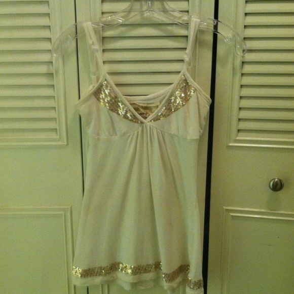 White sequin trimmed cami w/ adjustable straps. - Picture 2 of 4