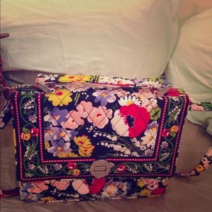 !ON SALE again ! Vera Bradley Slightly used