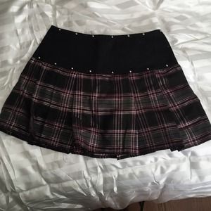 Gothic pleated skirt w studs