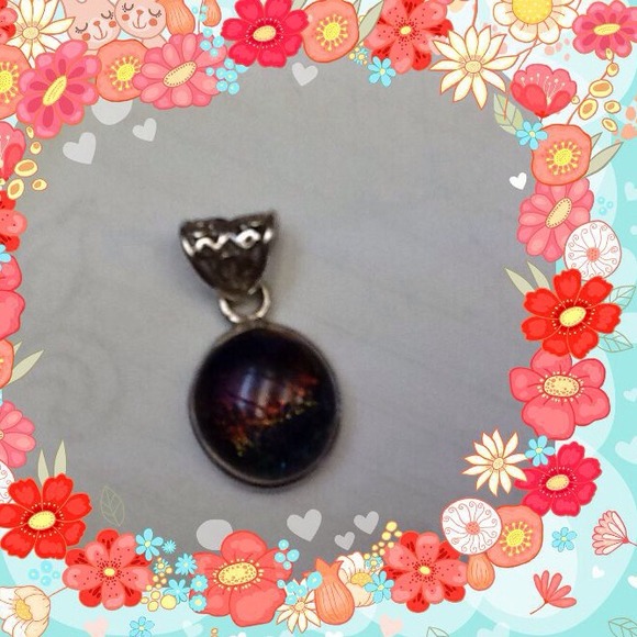 STERLING SILVER SURROUNDING PRETTY STONE