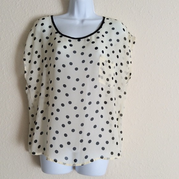 Beige top with black polka dots - Picture 1 of 4
