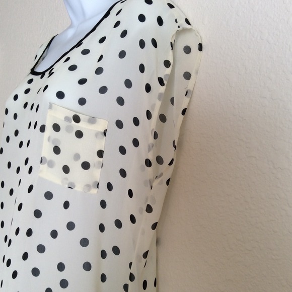 Beige top with black polka dots - Picture 3 of 4
