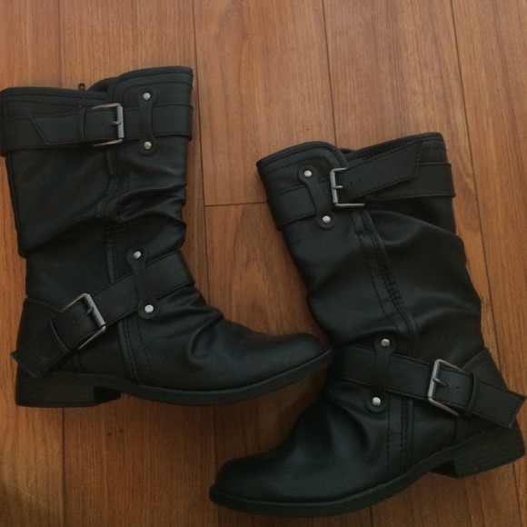 Report black Moto boots