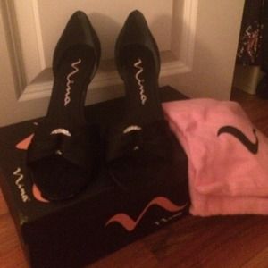 Nina black heels with rhinestone center circle