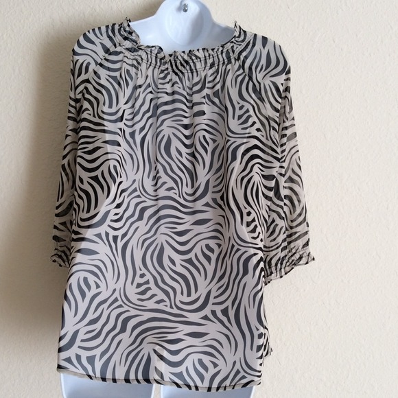 East 5th black and white patterned top - Picture 2 of 3