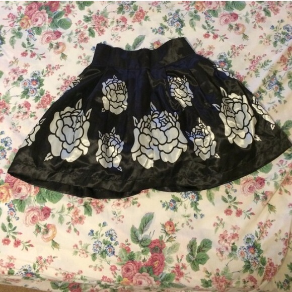 πHOLIDAY SALEπ Floral Skirt - Picture 4 of 4
