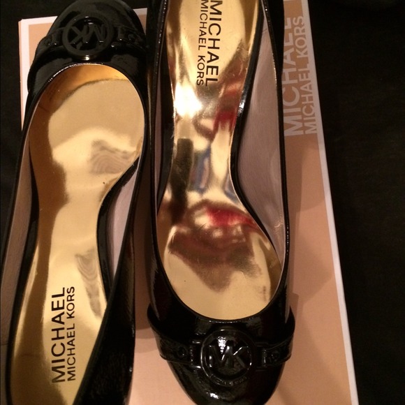 Michael Kors 8M black heels