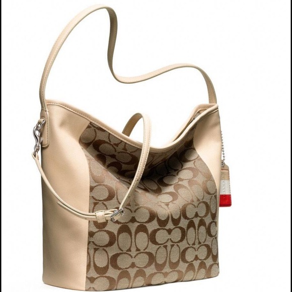🚫SOLD🚫COACH WEEKEND SIGNATURE C SHOULDER BAG - Picture 1 of 4