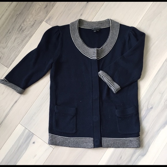 ❌SOLD❌Theory navy blue cropped sweater - Picture 2 of 4