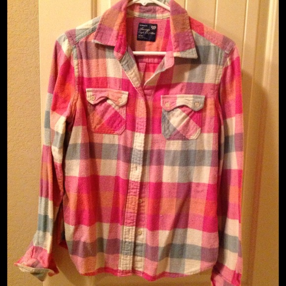 American Eagle pink, cream, and teal flannel shirt