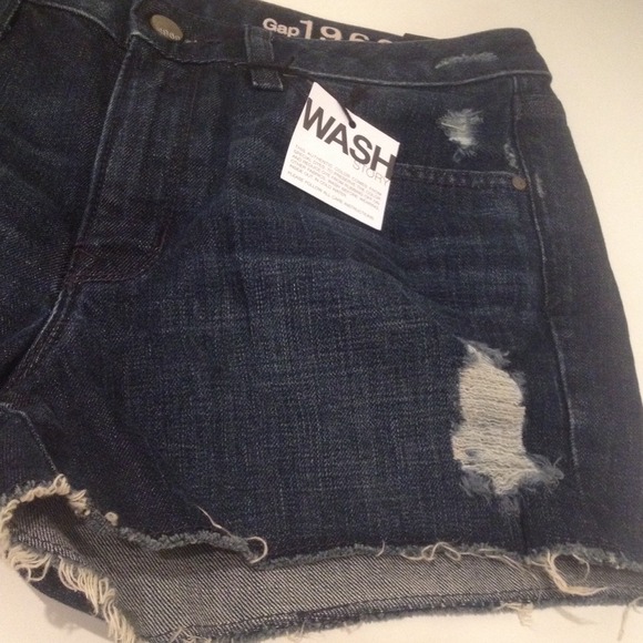 NWT Gap 1969 cut off shorts! - Picture 3 of 3