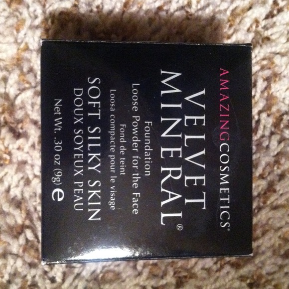 Foundation loose powder for the face