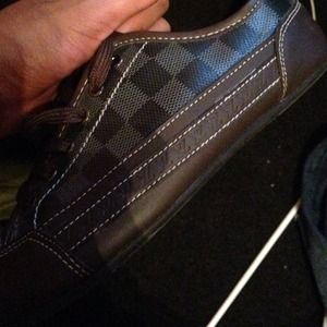 Size 7 authentic lv sneakers. I wear 8 in females