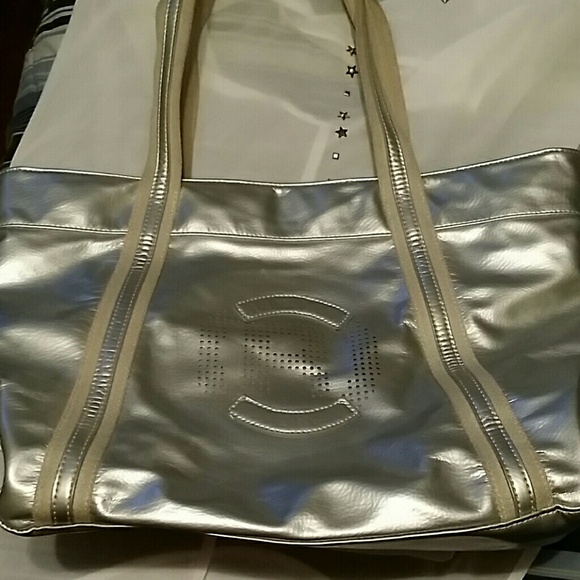 KENNETH COLE REACTION HANDBAG