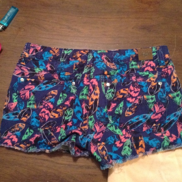 Shorts - Picture 2 of 3