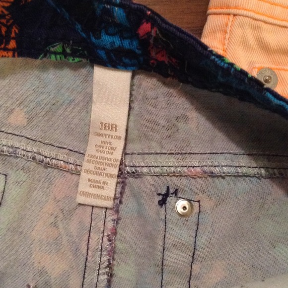 Shorts - Picture 3 of 3