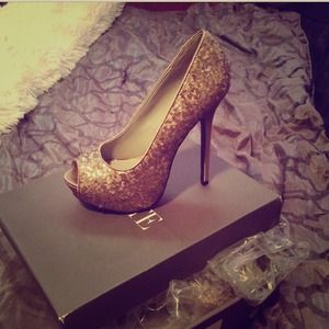 Vera wang gold heels