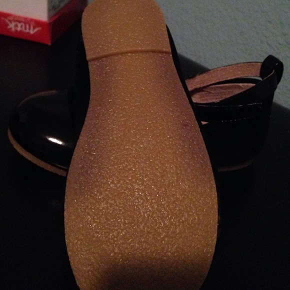 Girl shoes - Picture 2 of 3