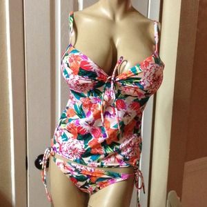 New Victoria's Secret 34dd small tankini push-up