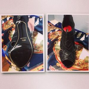 Charles jourdan black heels