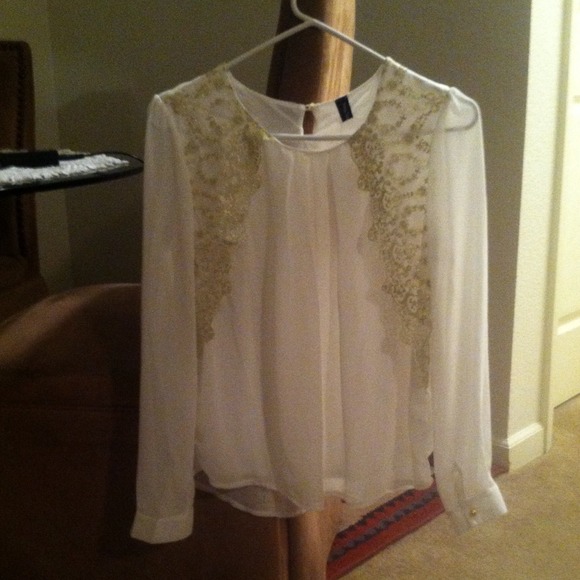 Beautiful blouse - Picture 4 of 4