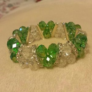 Green & white stretch bracelet